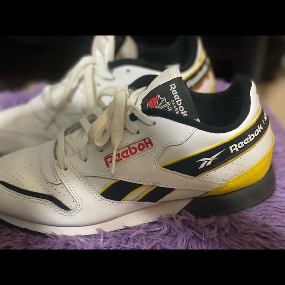 Women’s Reebok Classics - Picture 4 of 6